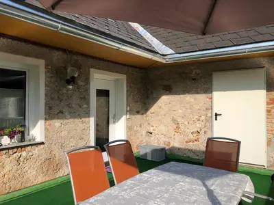 Ein Sitzbereich in der Unterkunft Ferienwohnung Klampfermühle