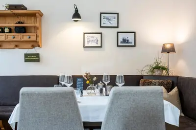 Ein Sitzbereich in der Unterkunft Hotel Jagdhof