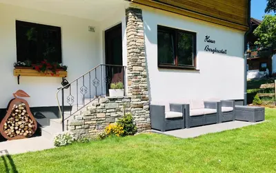 Ein Garten an der Unterkunft Bergkristallhaus