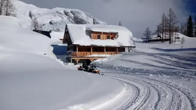 Lärchenhütte im Winter