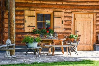 Ein Garten an der Unterkunft Haus Alpenflora