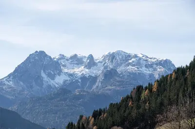 Ein allgemeiner Bergblick oder ein Berglick von der Ferienwohnung aus