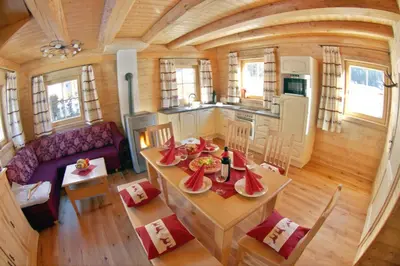 Ein Sitzbereich in der Unterkunft Almchalet Alpenflora
