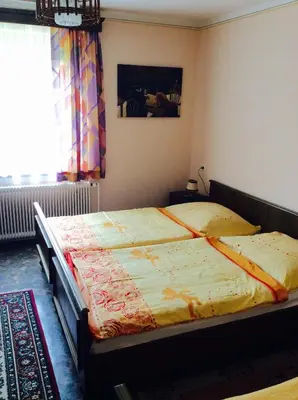 Ein Bett oder Betten in einem Zimmer der Unterkunft Mooswirt