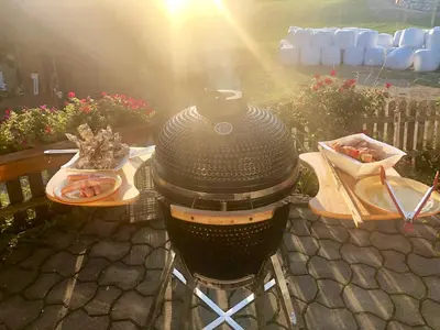 Ein für Gäste verfügbarer Grill in der Pension