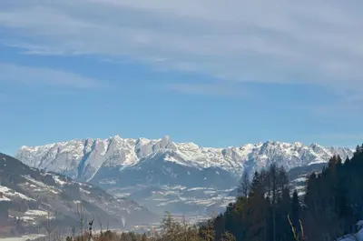 Ein allgemeiner Bergblick oder ein Berglick von der Ferienwohnung aus