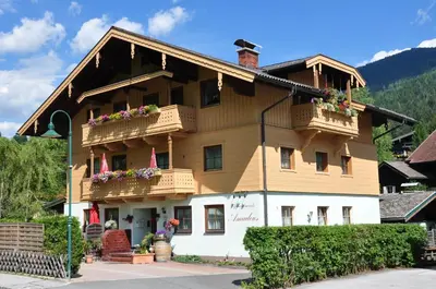 Ein allgemeiner Bergblick oder ein Berglick von der Pension aus