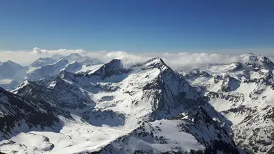 Ein allgemeiner Bergblick oder ein Berglick von der Ferienwohnung aus