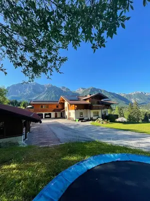 Ein allgemeiner Bergblick oder ein Berglick von der Ferienwohnung aus