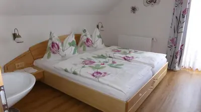 Ein Bett oder Betten in einem Zimmer der Unterkunft Landhaus Lehner