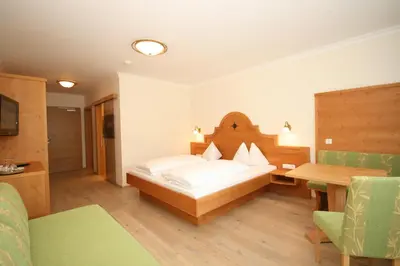 Ein Bett oder Betten in einem Zimmer der Unterkunft Alpenhotel Neuwirt
