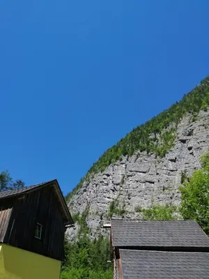 Ein allgemeiner Bergblick oder ein Berglick von des Ferienhauses aus