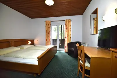 Ein Bett oder Betten in einem Zimmer der Unterkunft Hotel&Wirtshaus Sonne
