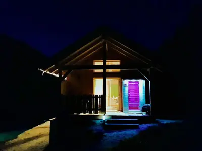 Das Gebäude in dem sich das Ferienhaus befindet