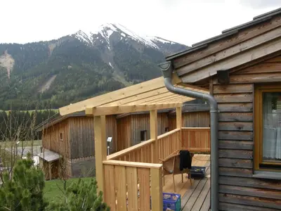 Ein allgemeiner Bergblick oder ein Berglick von des Ferienhauses aus
