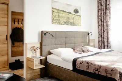 Ein Bett oder Betten in einem Zimmer der Unterkunft Hotel - Restaurant Goisererhof 3S