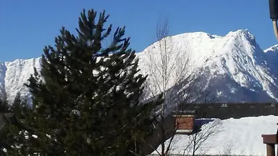 Ein allgemeiner Bergblick oder ein Berglick von der Ferienwohnung aus