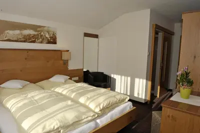 Ein Bett oder Betten in einem Zimmer der Unterkunft Edelweiss Apartments