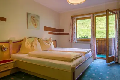Ein Bett oder Betten in einem Zimmer der Unterkunft Gasthof zum Kaiserweg