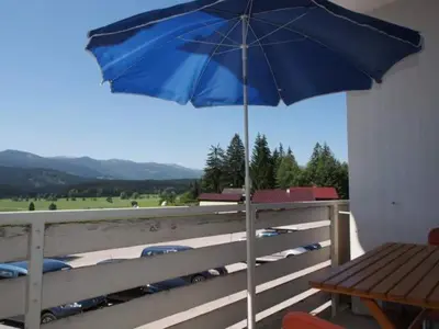 Ein allgemeiner Bergblick oder ein Berglick von der Ferienwohnung aus