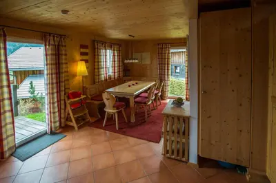 Ein Sitzbereich in der Unterkunft Alpendorf Dachstein West by ALPS RESORTS