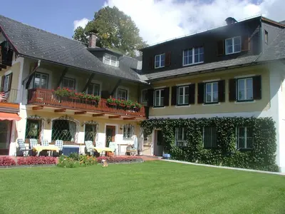 Ein Garten an der Unterkunft Hotel - Garni Stabauer