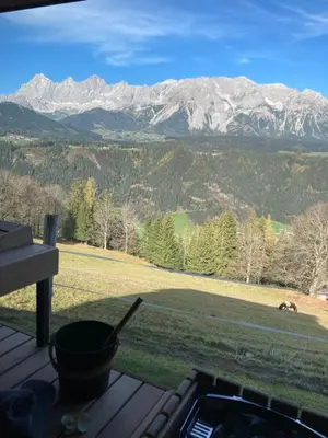 Ein allgemeiner Bergblick oder ein Berglick von der Ferienwohnung aus