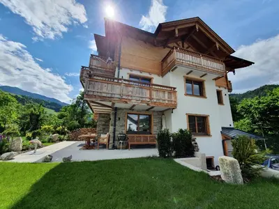 Ein allgemeiner Bergblick oder ein Berglick von der Ferienwohnung aus