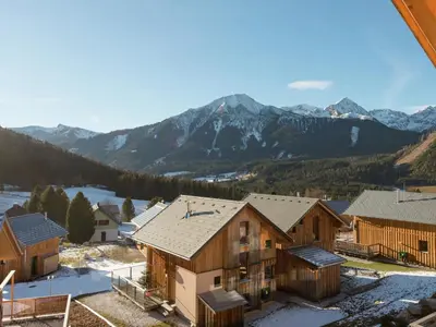 Ein allgemeiner Bergblick oder ein Berglick von des Chalets aus