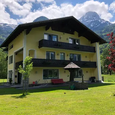 Ein allgemeiner Bergblick oder ein Berglick von des Bed & Breakfasts aus