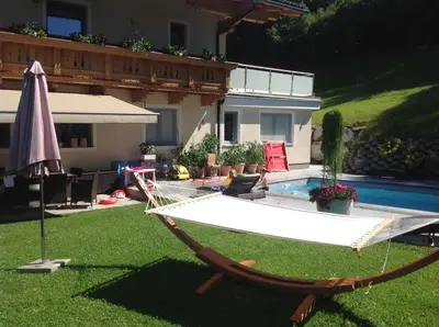 Der Swimmingpool an oder in der Nähe von Eisbauer
