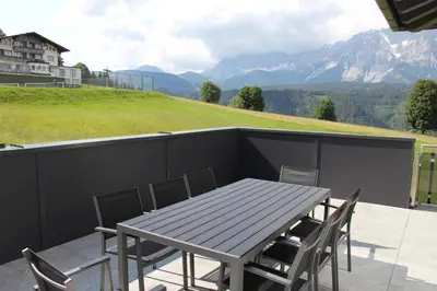 Ein allgemeiner Bergblick oder ein Berglick von der Ferienwohnung aus