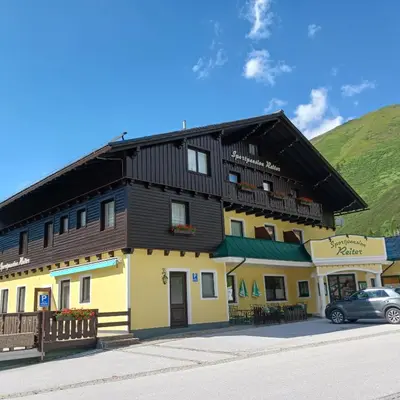 Ein allgemeiner Bergblick oder ein Berglick von des Hotels aus