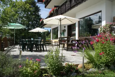 Ein Garten an der Unterkunft Sonnenhügel