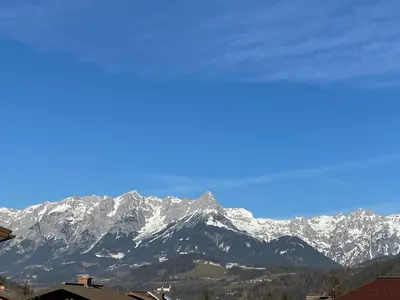 Ein allgemeiner Bergblick oder ein Berglick von der Ferienwohnung aus