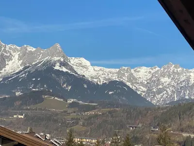 Ein allgemeiner Bergblick oder ein Berglick von der Ferienwohnung aus