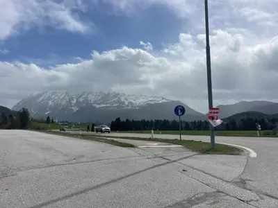 Ein allgemeiner Bergblick oder ein Berglick von of country house aus
