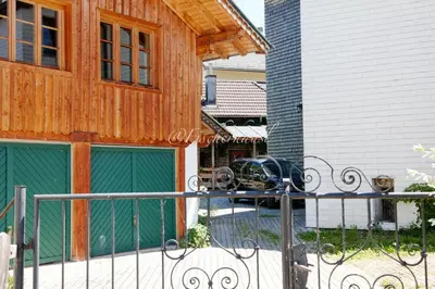 Das Gebäude in dem sich die Ferienwohnung befindet
