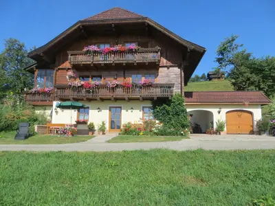 Ein Garten an der Unterkunft Ferienwohnung Brigitte Perner