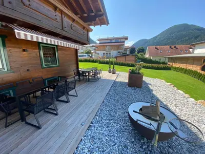Ein allgemeiner Bergblick oder ein Berglick von der Lodge aus