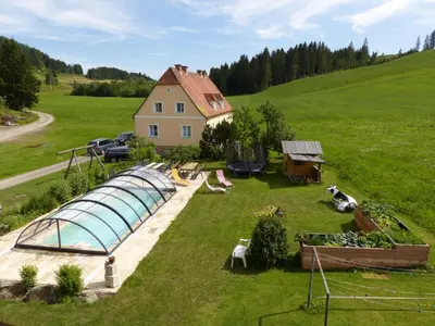 Ein Garten an der Unterkunft Ferienhaus Wohleser