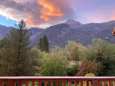Ein allgemeiner Bergblick oder ein Berglick von des Hotels aus