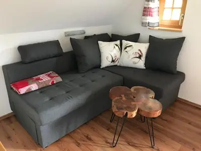 Ein Sitzbereich in der Unterkunft Ferienwohnung Hochsteinalm