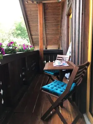 Ein Sitzbereich in der Unterkunft Ferienwohnung Hochsteinalm