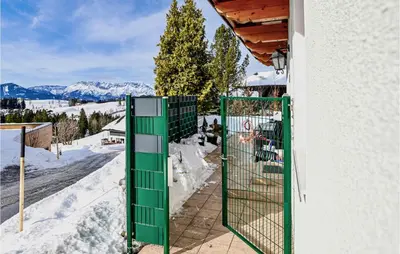 Ein allgemeiner Bergblick oder ein Berglick von des Ferienhauses aus