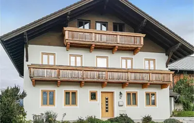 Das Gebäude in dem sich das Ferienhaus befindet