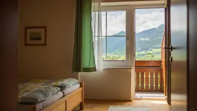 Ein allgemeiner Bergblick oder ein Berglick von der Ferienwohnung aus