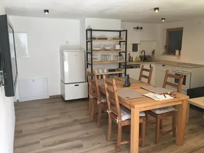 Küche/Küchenzeile in der Unterkunft Ferienwohnung Stoablick - barrierefrei mit Bergblick
