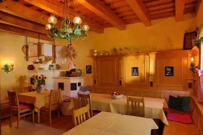 Ein Restaurant oder anderes Speiselokal in der Unterkunft Gästehof Annerl