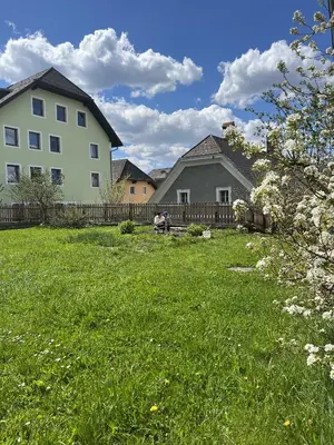 Ein Garten an der Unterkunft Gasthof zum Gellnwirt